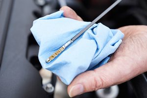 How to Check Your Motor Oil Like a Professional - Thelen Chrysler Dodge Jeep  Ram Blog