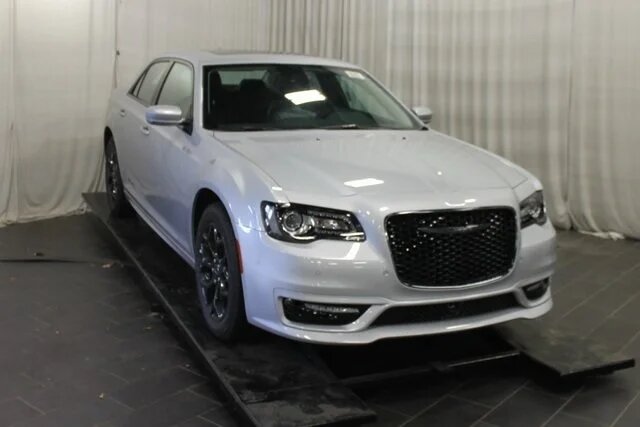 2023 Chrysler 300 Touring